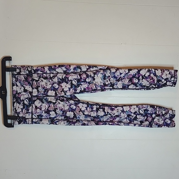 Lululemon Floral Purple and White Leggings - Picture 5 of 12